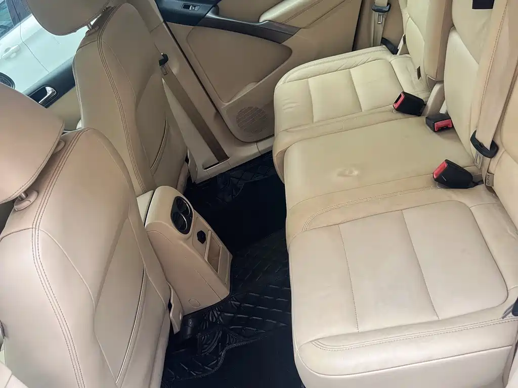Volkswagen Tiguan 2010 2.0TSI AT