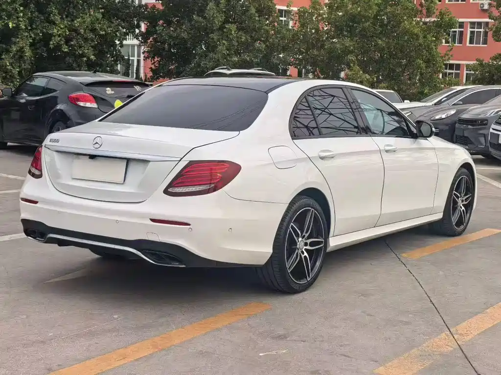 Mercedes-Benz E-Class — миниатюра 9