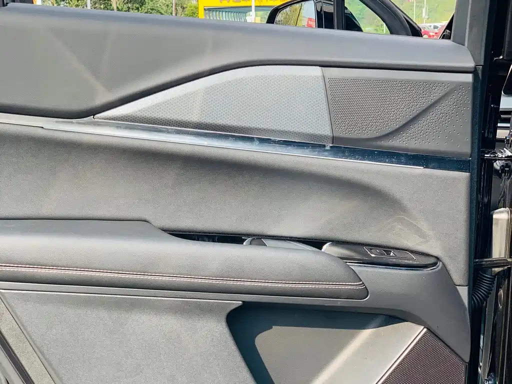 Cadillac XT5 — миниатюра 17