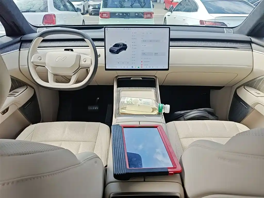 Onvo L90 2025 Ultra мест