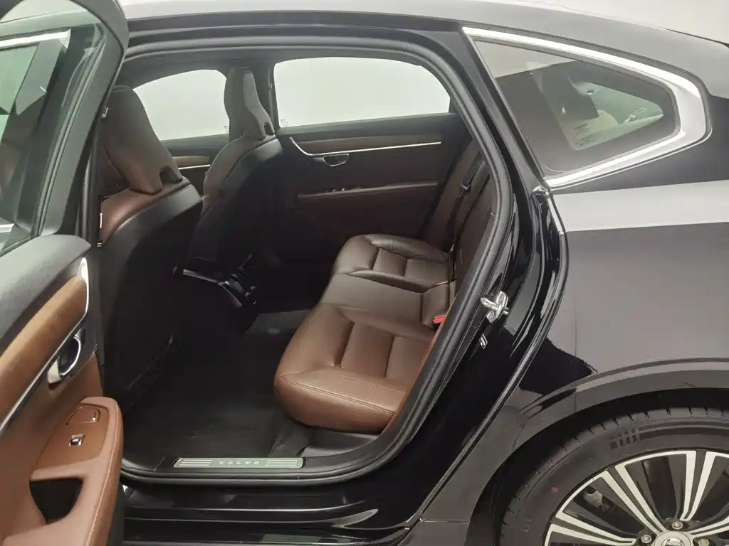 Volvo S90 — миниатюра 15