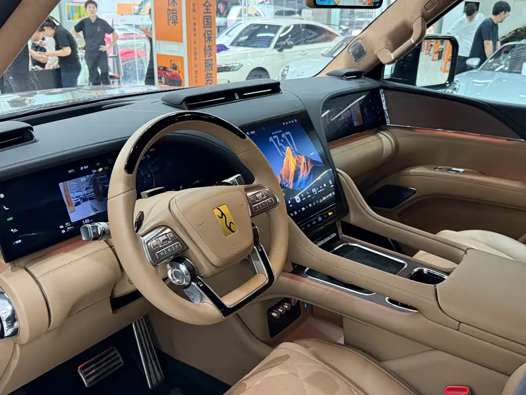 Yangwang Yangwang U8 L — миниатюра 3