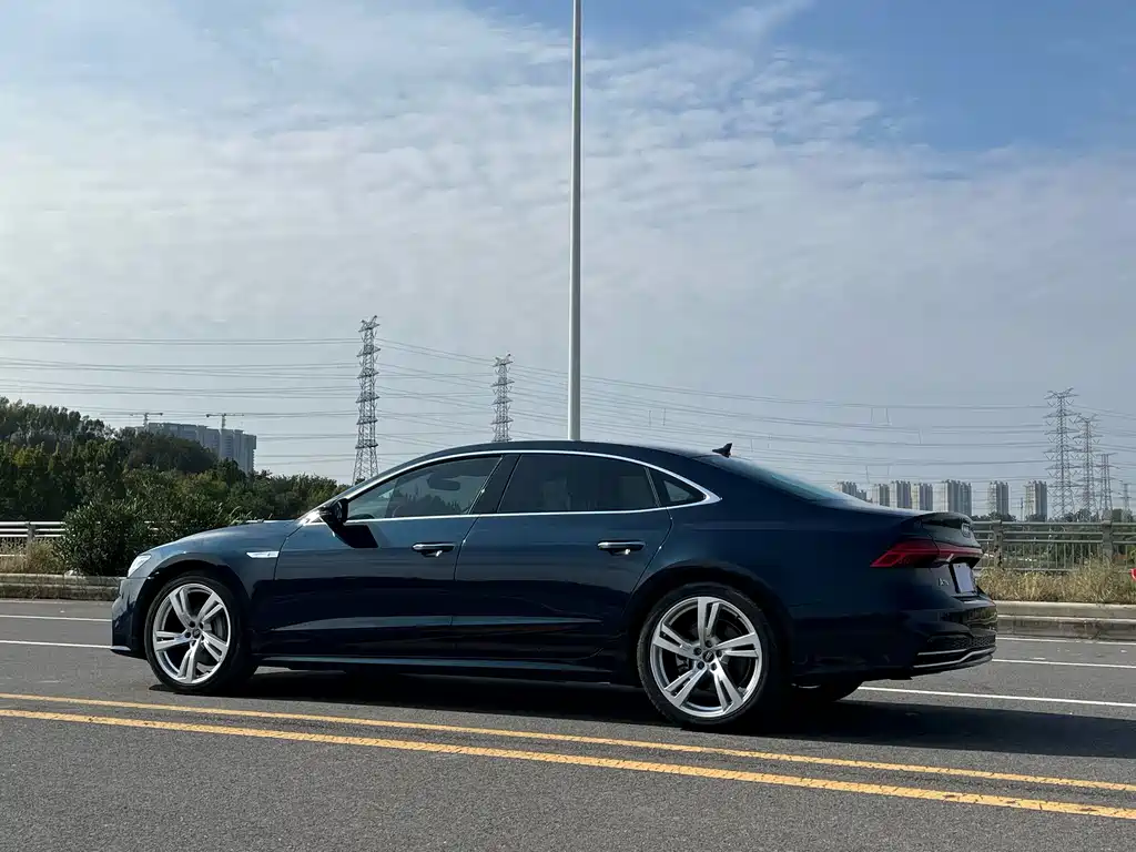 AUDI A7L