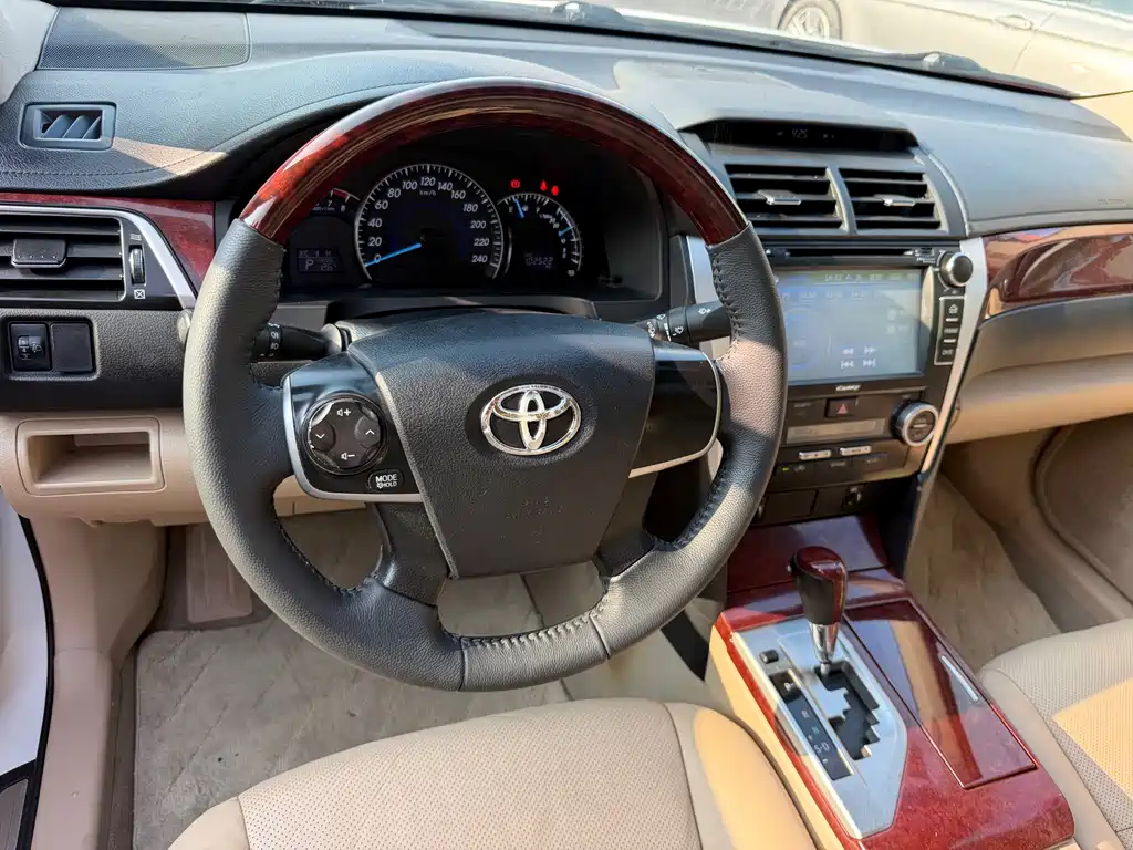 Toyota Camry — миниатюра 8