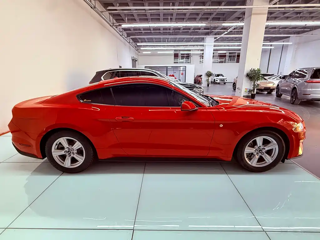 FORD MUSTANG