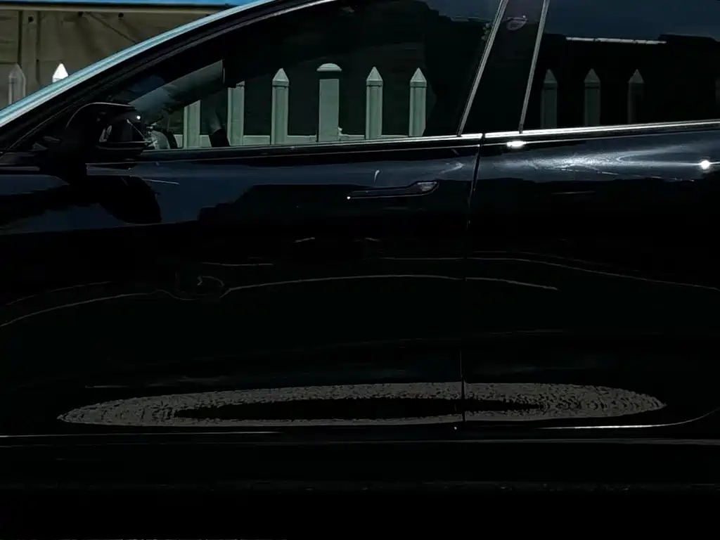 Tesla Model 3 — миниатюра 5