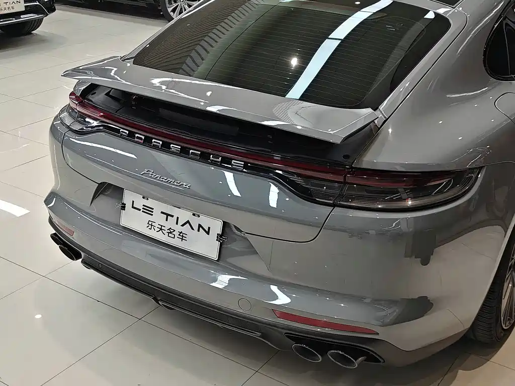 PORSCHE PANAMERA