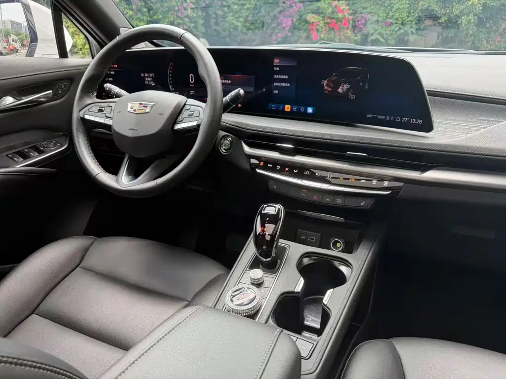 Cadillac XT4 — миниатюра 6