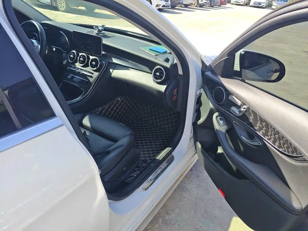 Mercedes-Benz C-Class — миниатюра 18