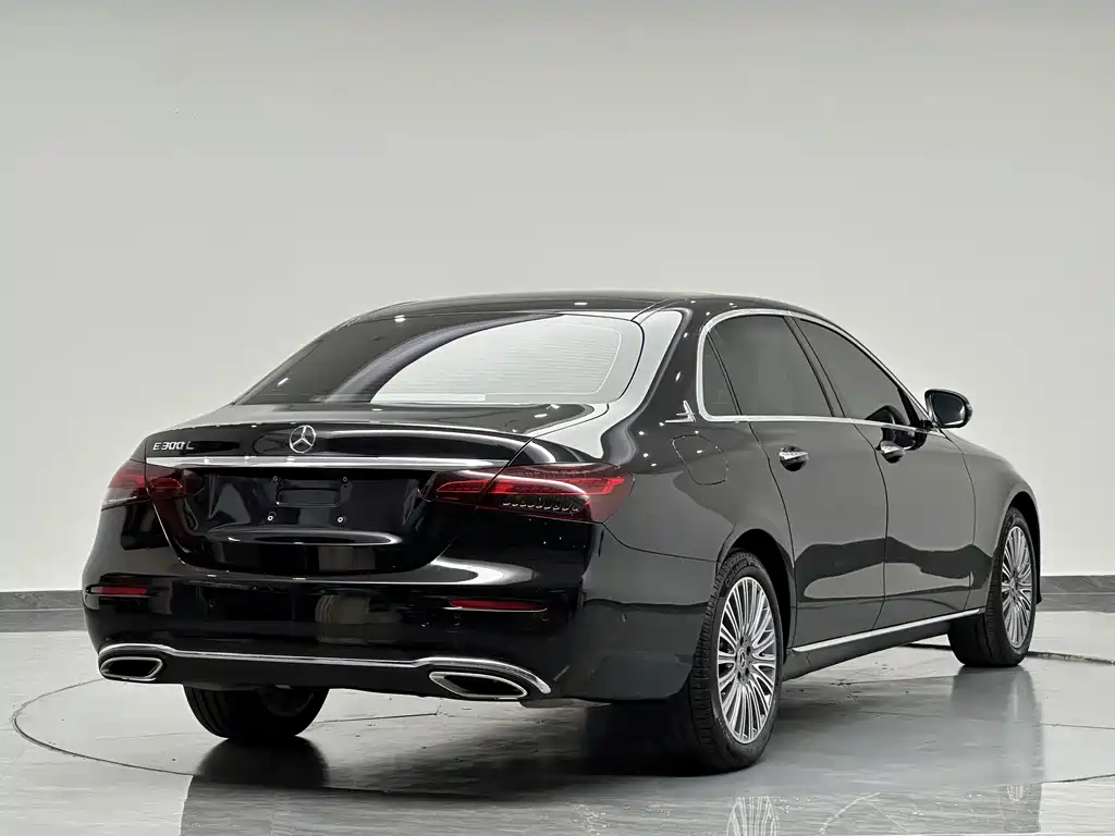 Mercedes-Benz E-Class — миниатюра 8