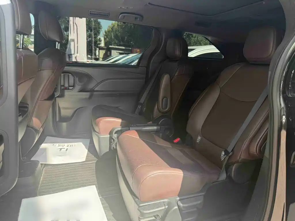 Toyota Granvia — миниатюра 18
