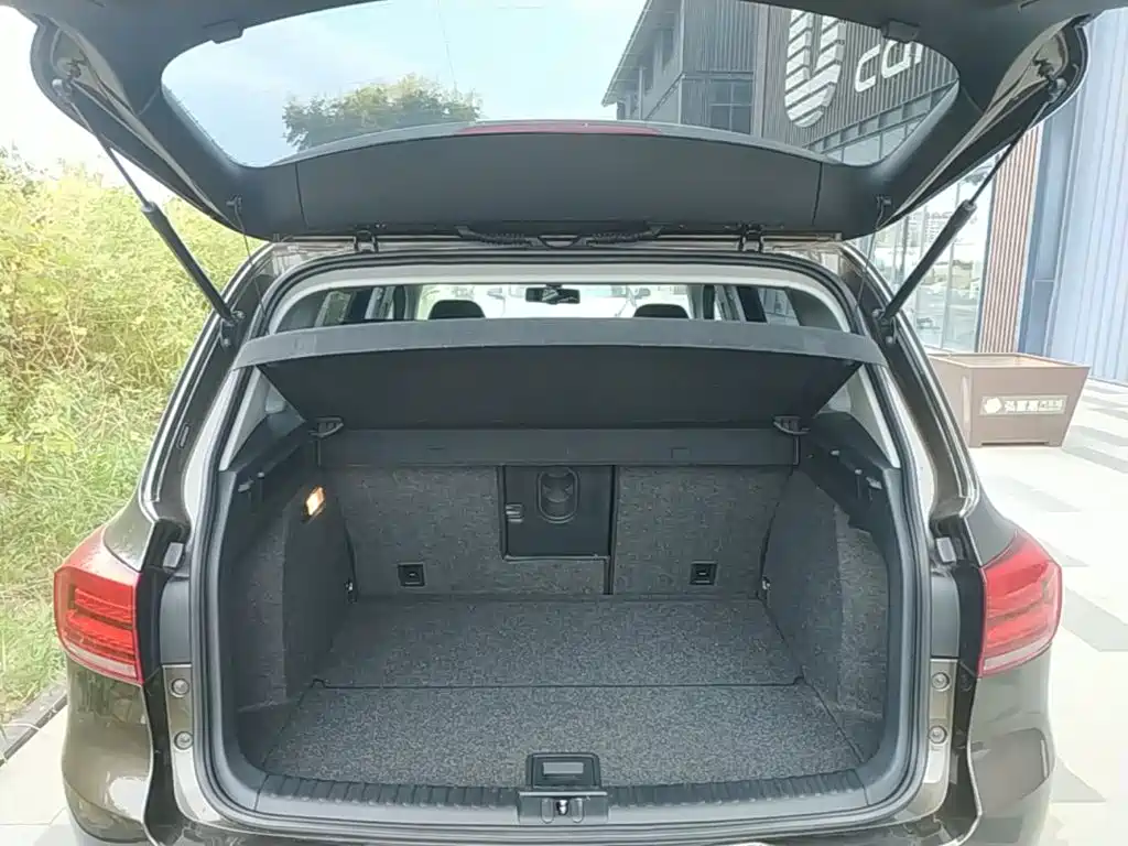 Volkswagen Tiguan — миниатюра 19