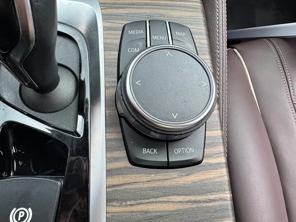 BMW 5 Series — миниатюра 40