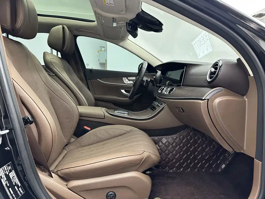 Mercedes-Benz E-Class — миниатюра 12
