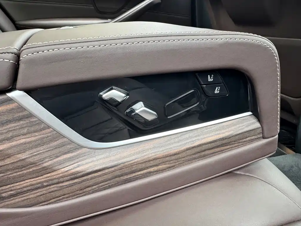BMW 5 Series — миниатюра 22