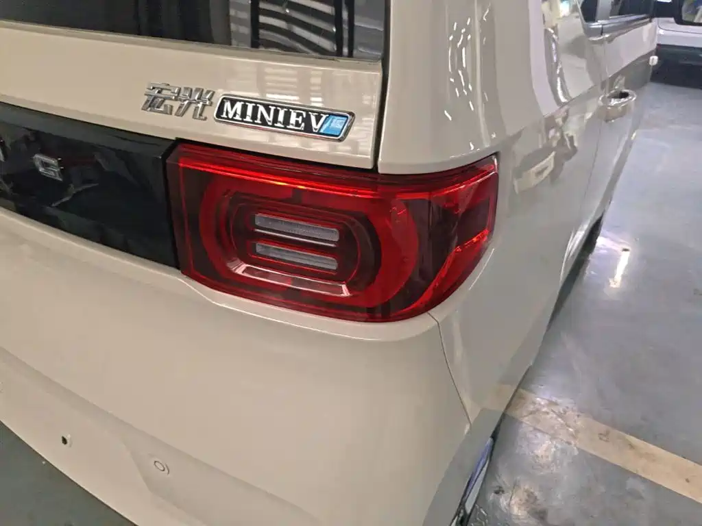 Wuling MINIEV — миниатюра 8