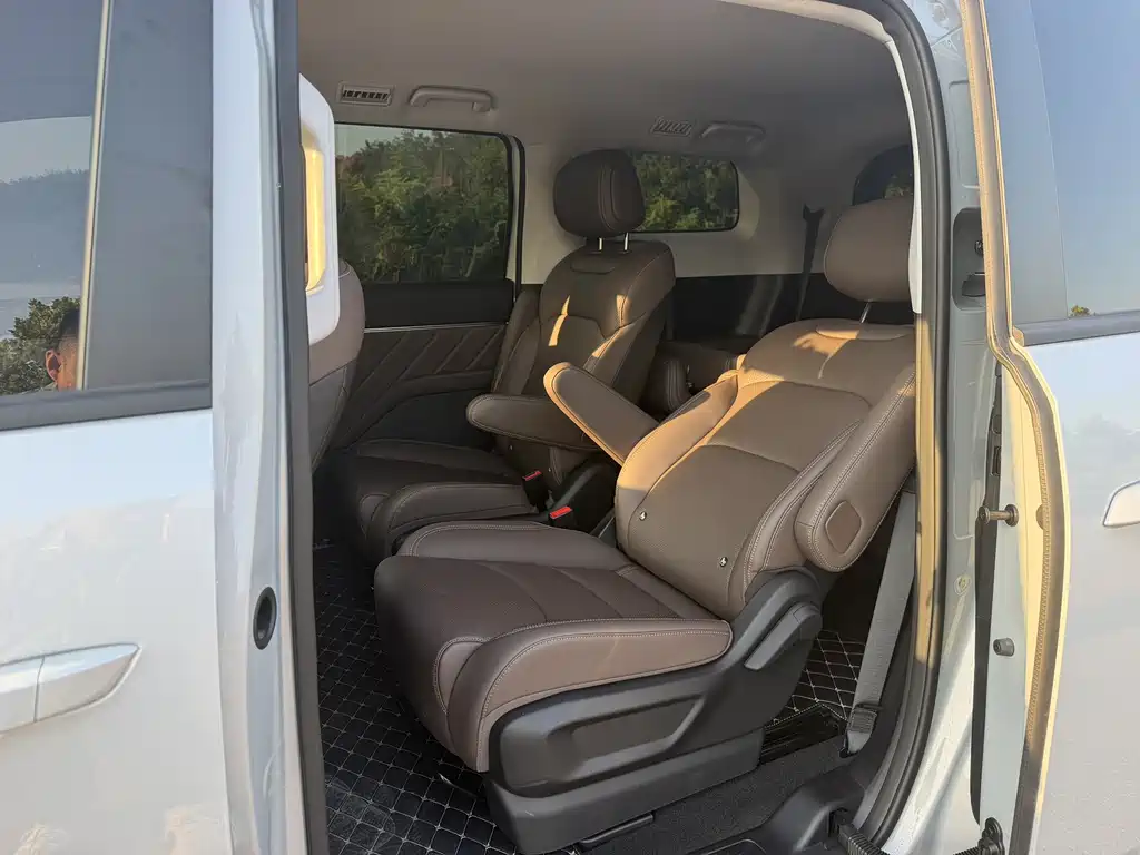 Wuling Xingguang 730 New Energy — миниатюра 9