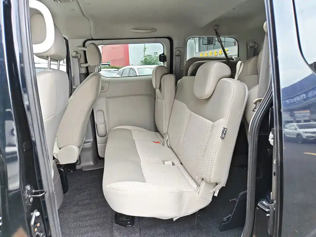 Nissan NV200 — миниатюра 10