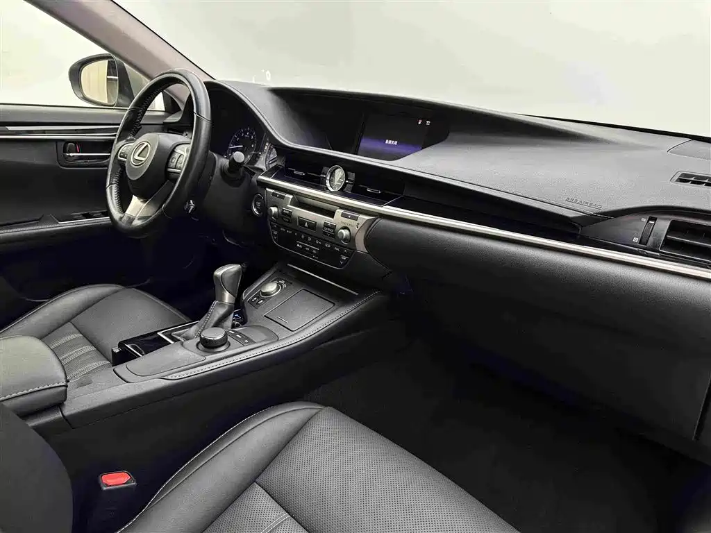 Lexus ES — миниатюра 17