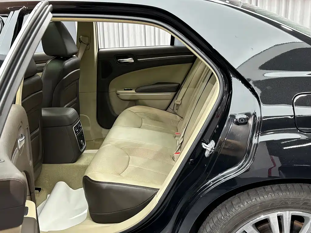 Chrysler 300C — миниатюра 15