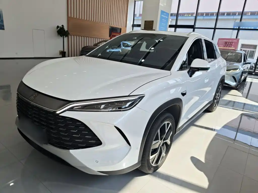 Заказать BYD L DM-i 2026 года за 2 667 819 ₽  из Китая