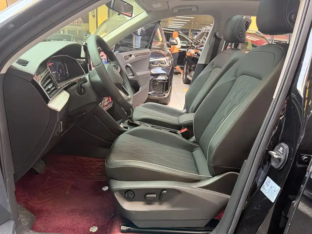 Volkswagen Tiguan L L 2025 300TSI AT