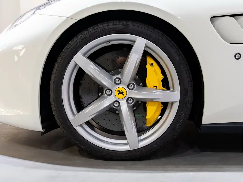 Ferrari GTC4Lusso — миниатюра 5