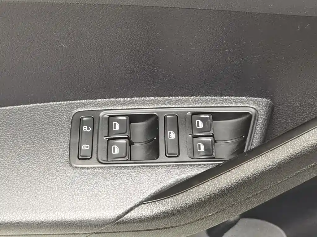 Volkswagen Jetta 2015 1.6L MT Fashion
