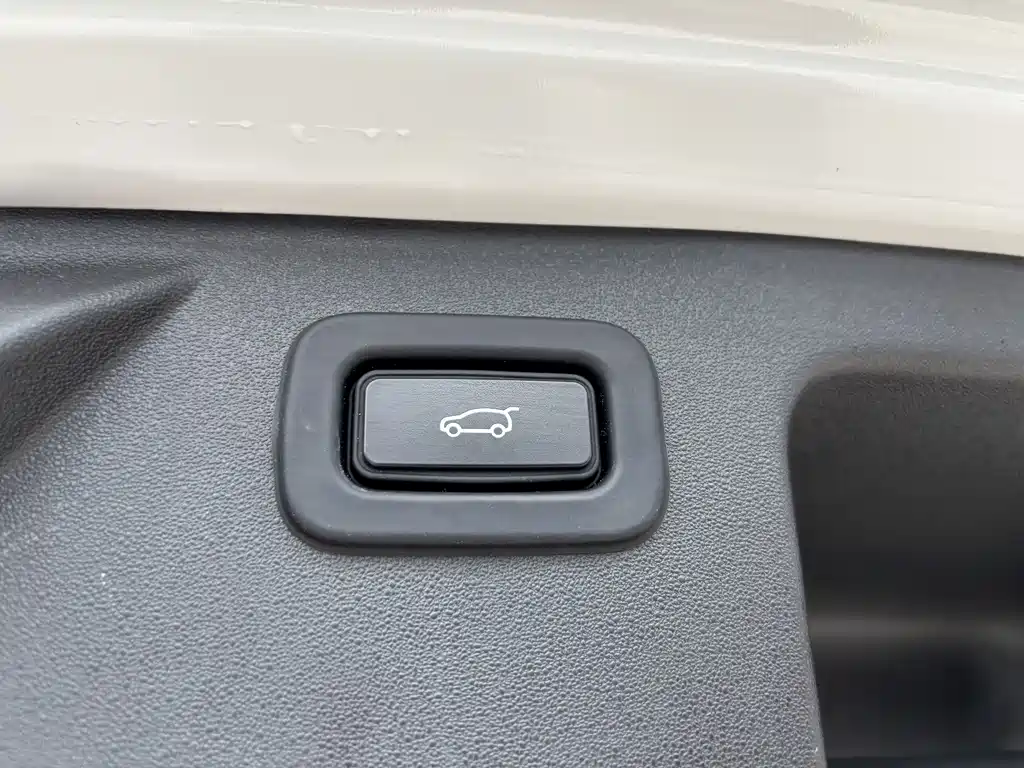 Land Rover Discovery Sport — миниатюра 30