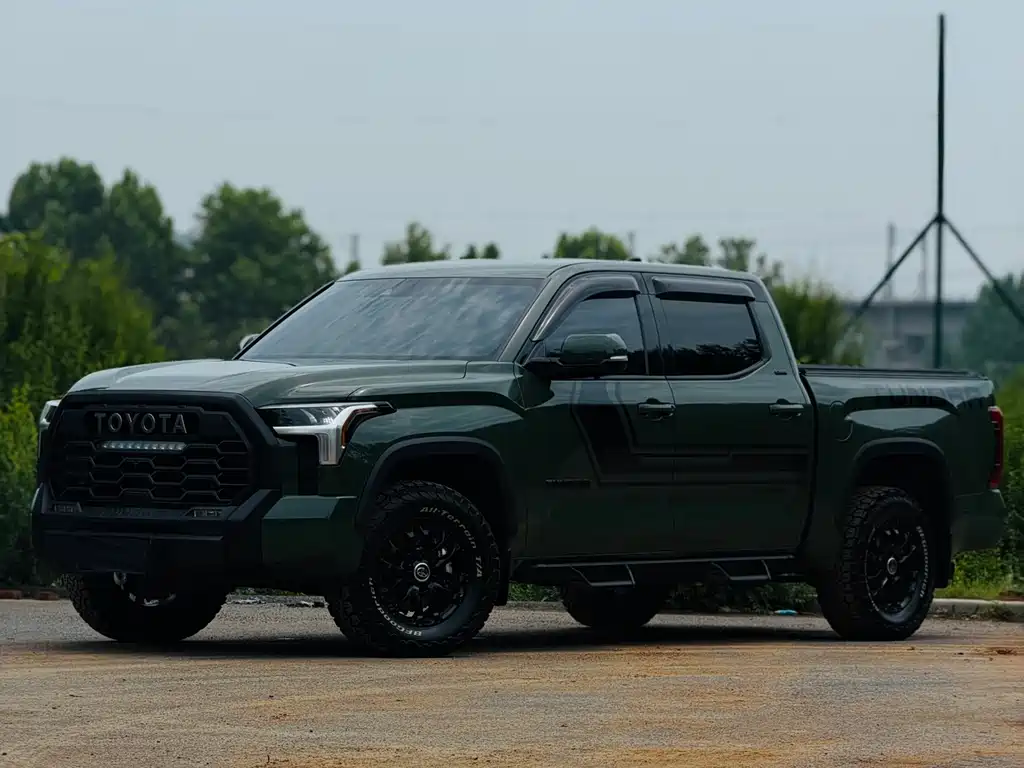 Toyota Tundra 2023 5.7T SR5 TRD