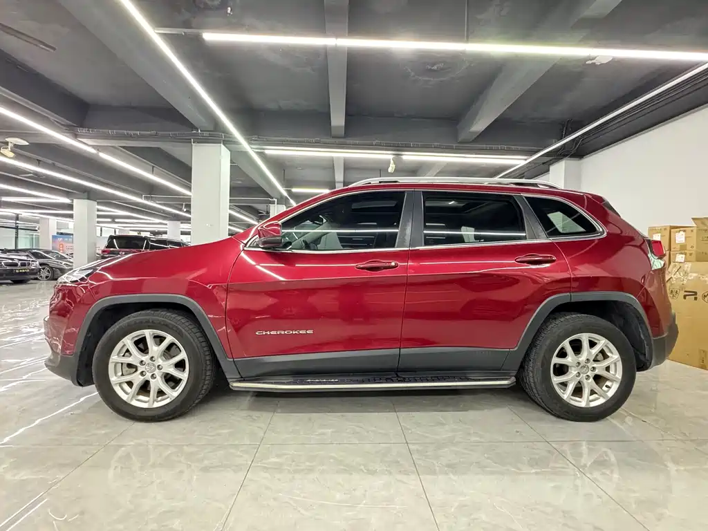 Jeep Cherokee — миниатюра 6