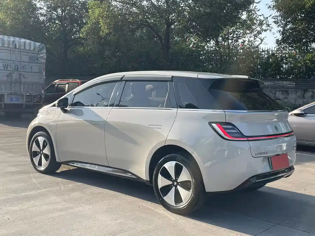 Baojun Yunduo — миниатюра 7