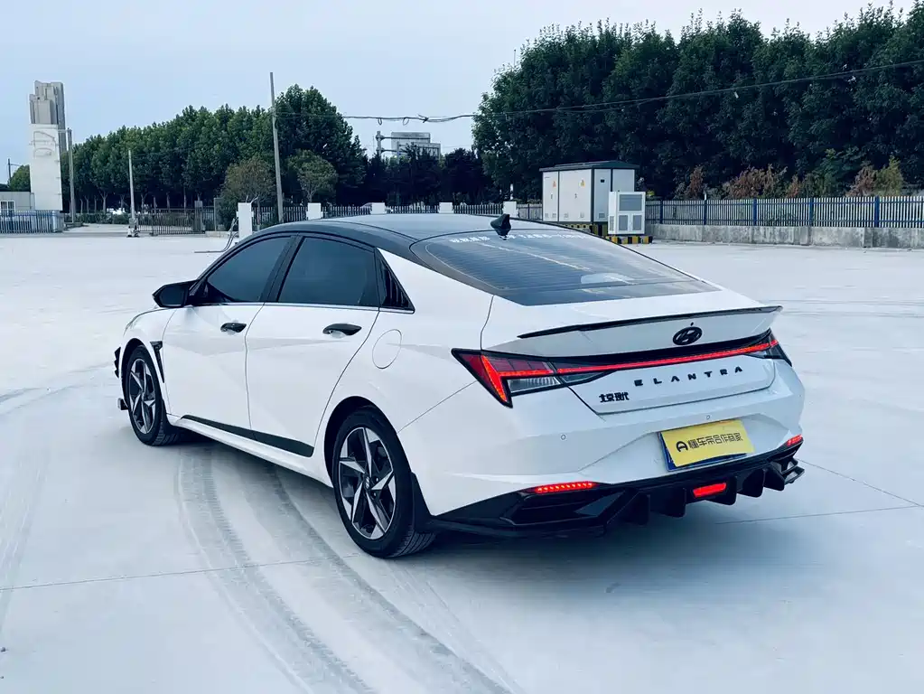 Hyundai Elantra 2022 1.5L CVT LUX Luxury