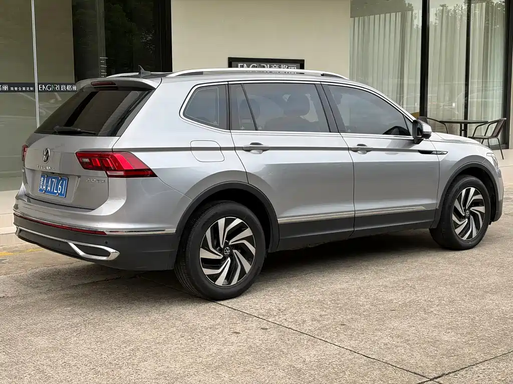 Volkswagen Tiguan L — миниатюра 5