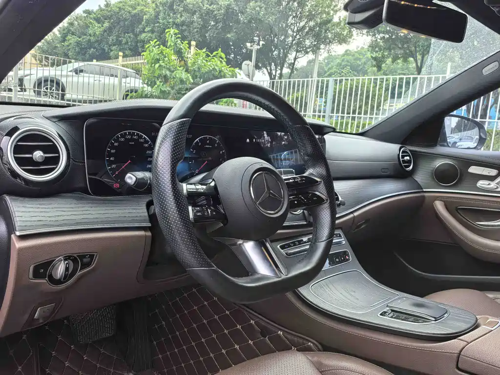 Mercedes-Benz E-Class — миниатюра 14