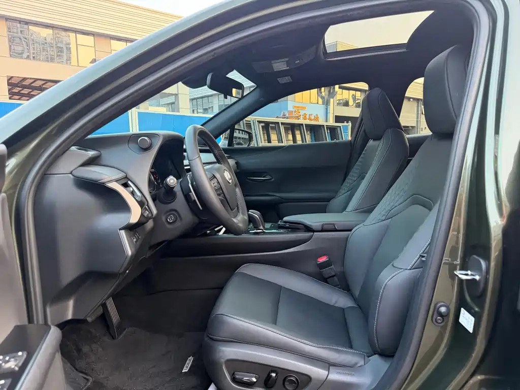 Lexus UX New Energy — миниатюра 4