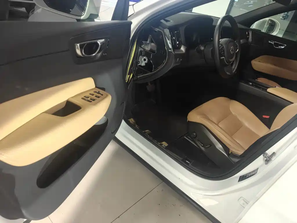 Volvo XC60 — миниатюра 5