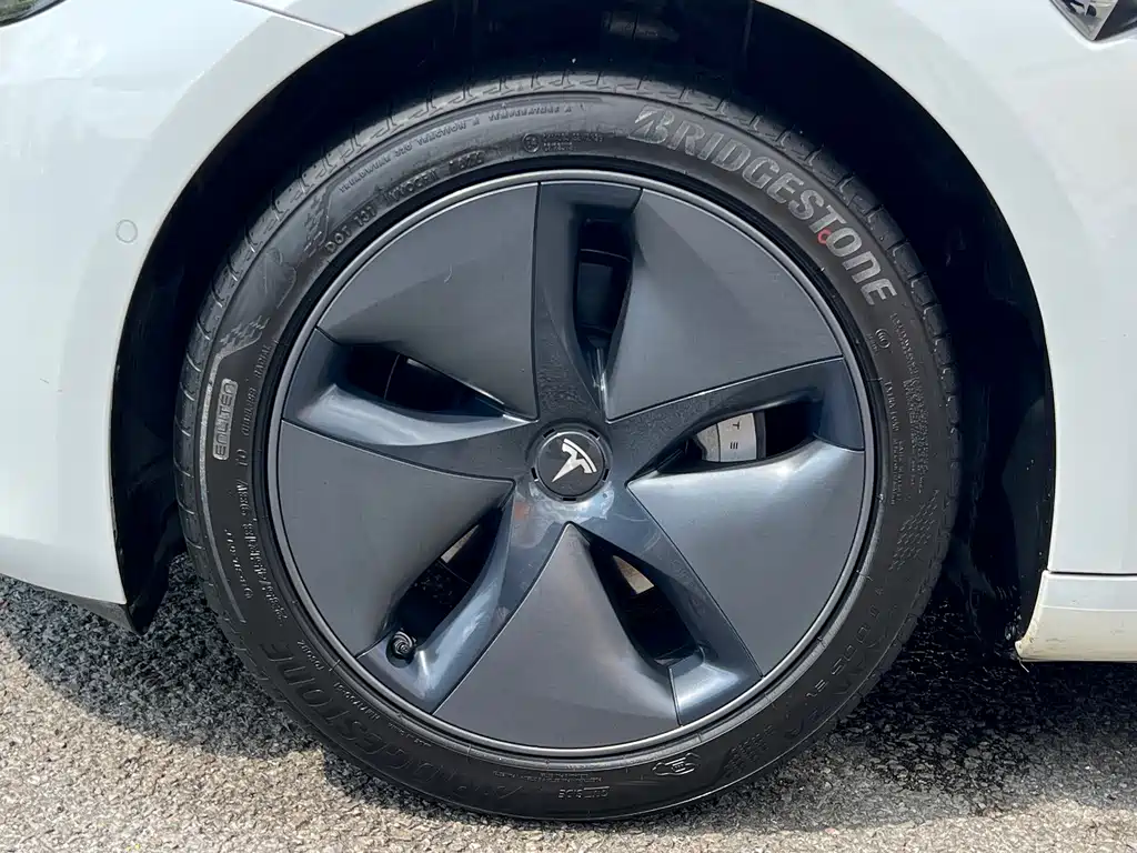Tesla Model 3 — миниатюра 13