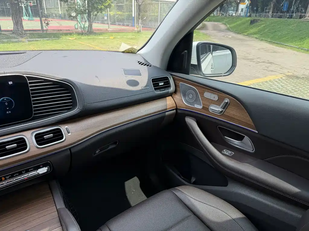 Mercedes-Benz GLE (Import) — миниатюра 17