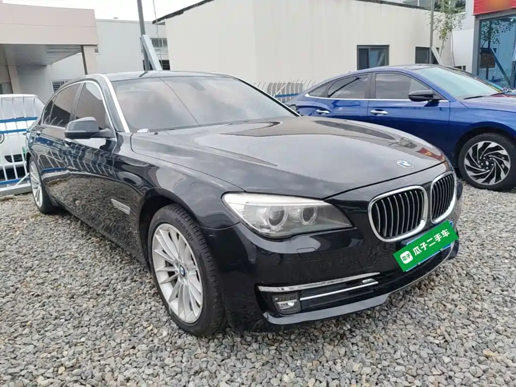 BMW 7 Series — миниатюра 4
