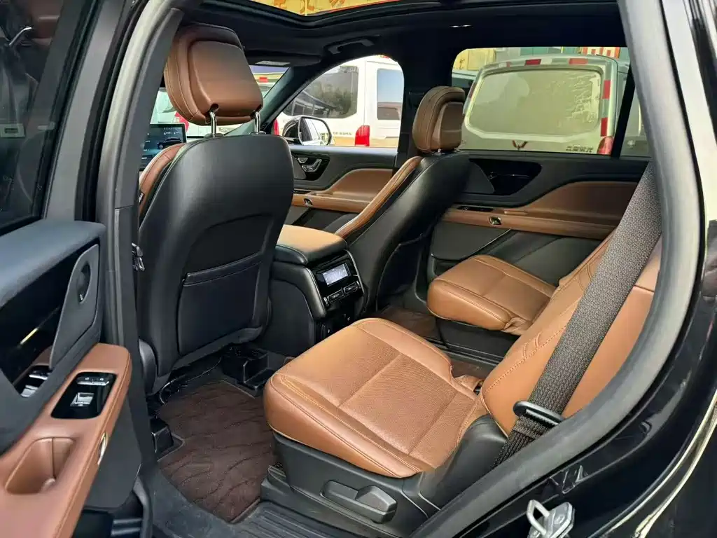 Lincoln Aviator — миниатюра 3