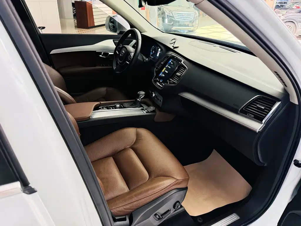 Volvo XC90 — миниатюра 8