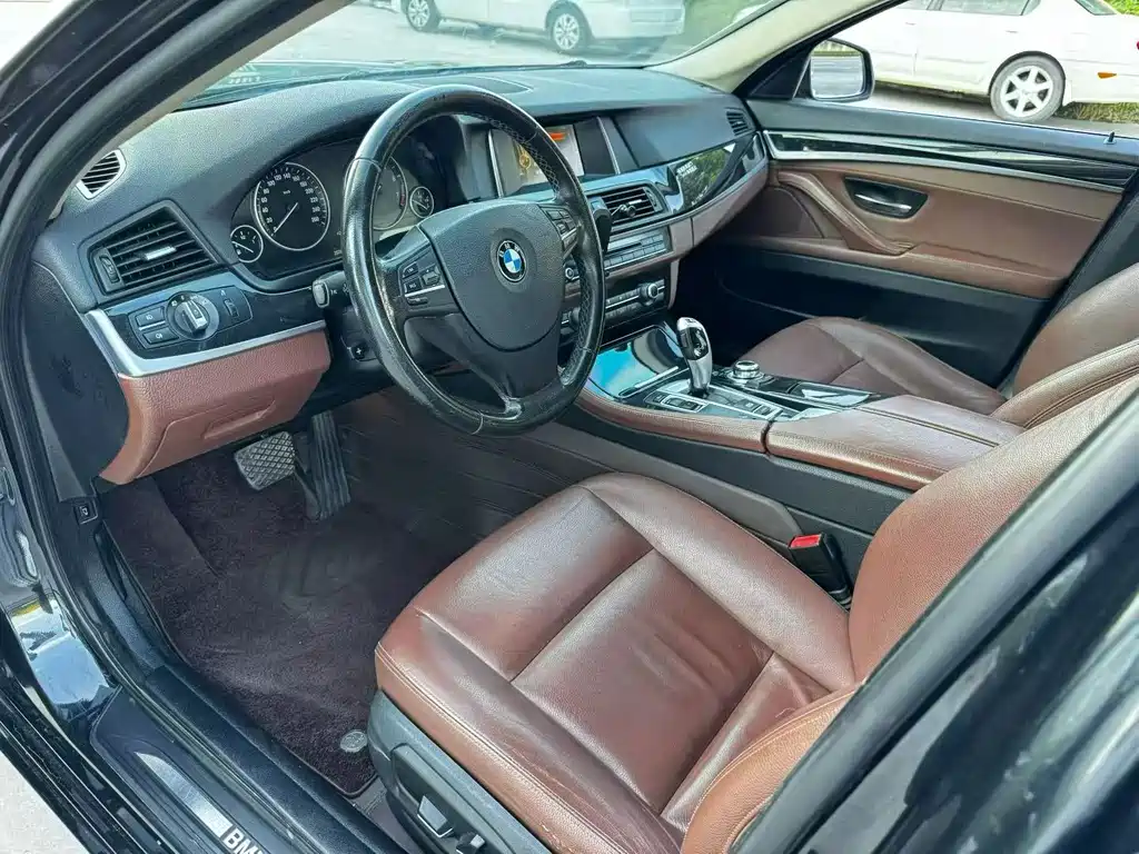 BMW 5 Series — миниатюра 4