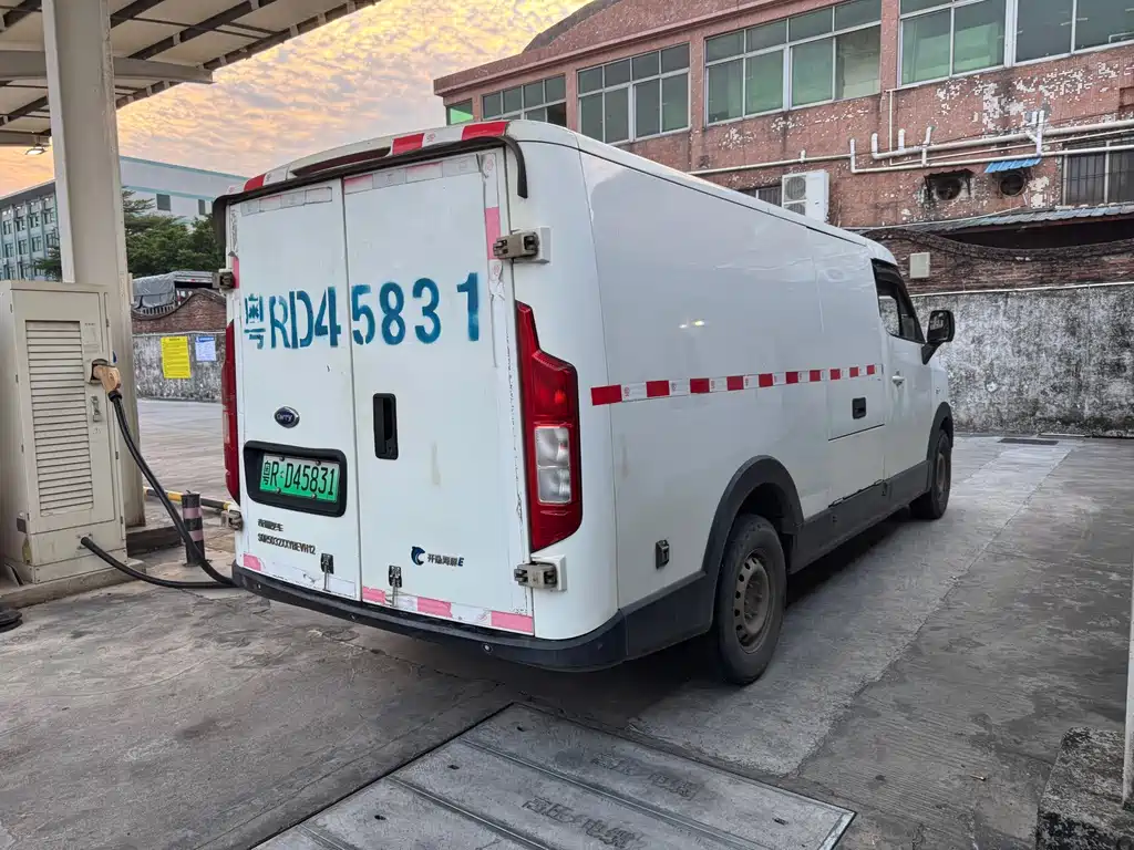 Karry Dolphin EV — миниатюра 4