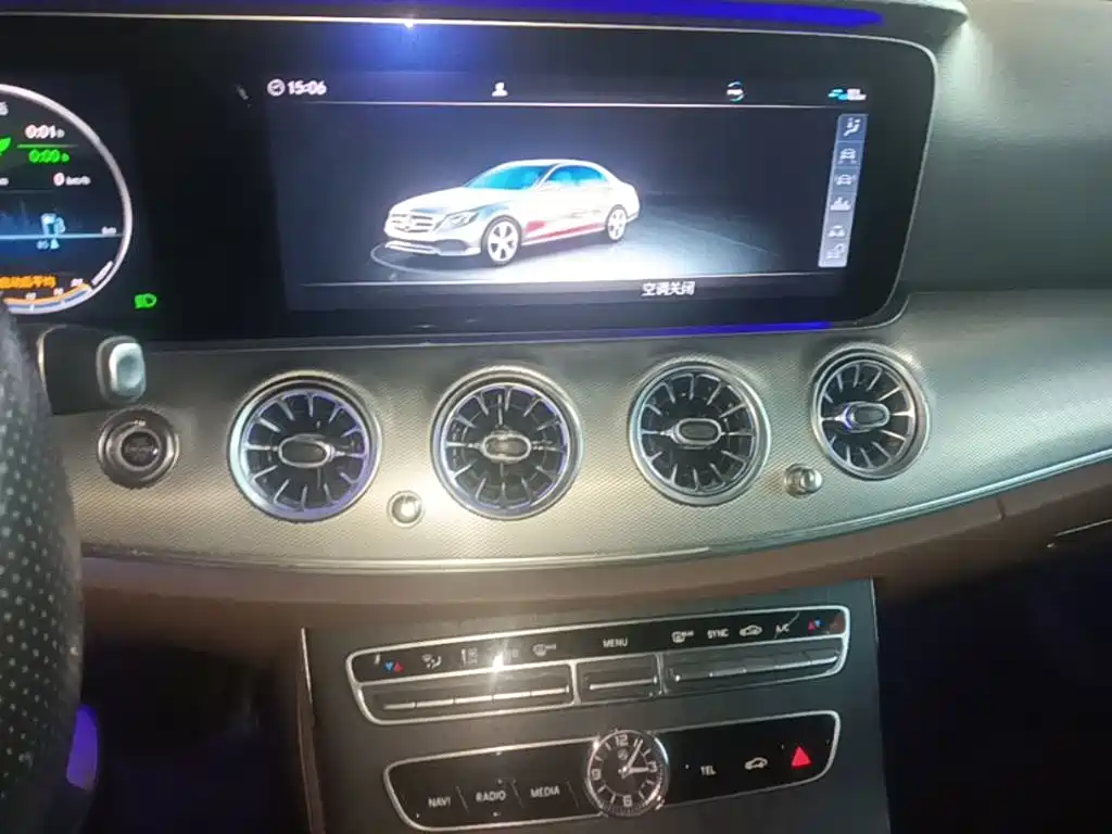 Mercedes-Benz E-Class (Import) — миниатюра 13