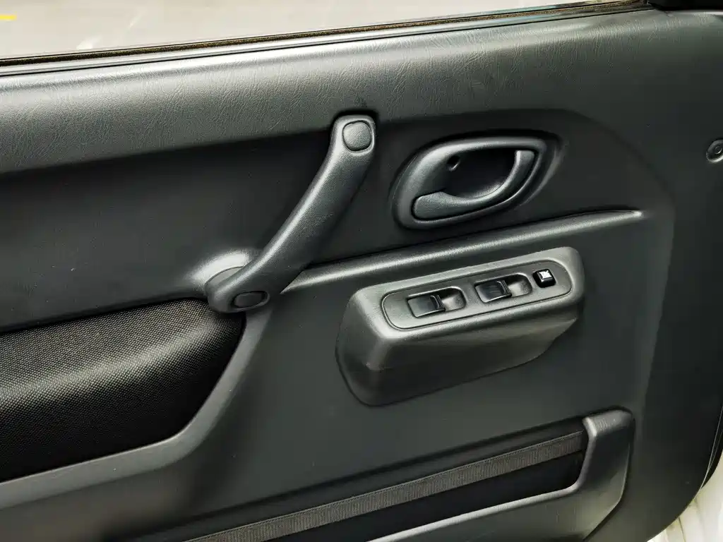 Suzuki Jimny — миниатюра 12