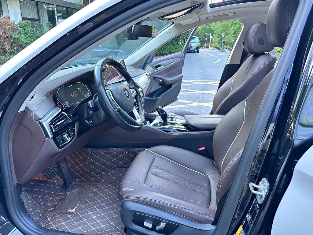 BMW 5 Series 5 2021 535Le Luxury