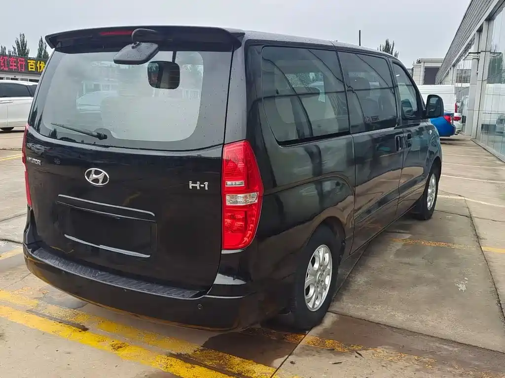 Hyundai H-1 2011 2.4L Luxury