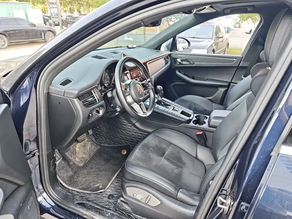 Porsche Macan — миниатюра 9