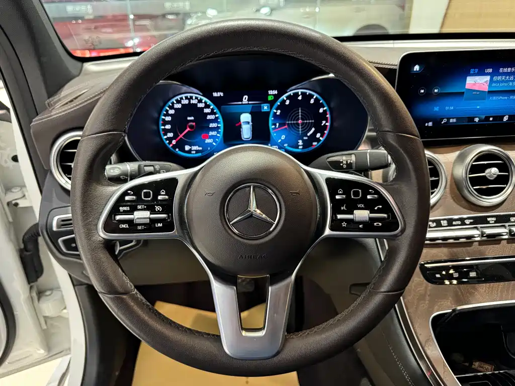MERCEDES-BENZ GLC